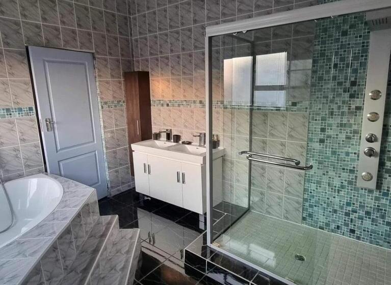 פנסיון Azalea Lodge