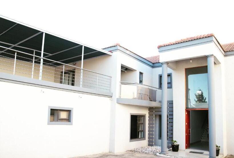 פנסיון Azalea Lodge