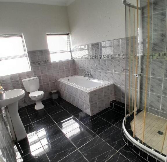 פנסיון Azalea Lodge