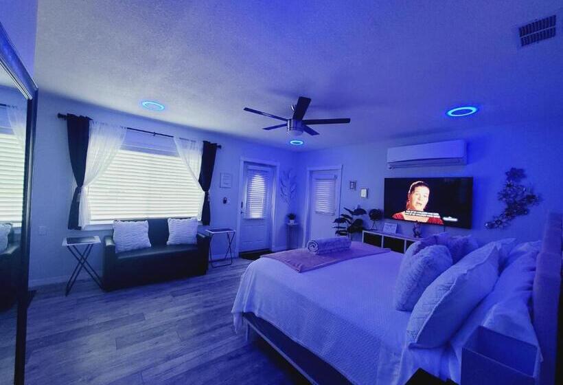 펜션 Modern Dream Rooms Suits   Private, Parking, Wi Fi, Netflix