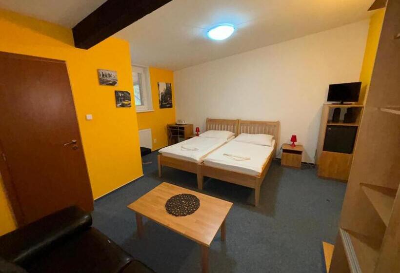 ペンション Penzión Zoo Pod Hrešnou