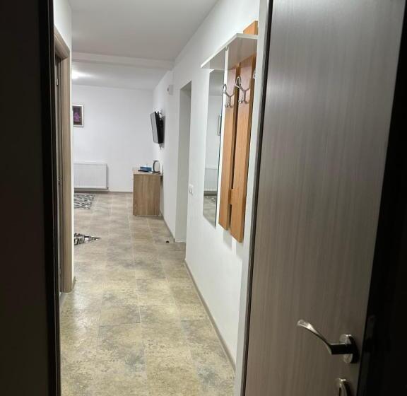 Пансион Casa Roby Lzvor Sinaia