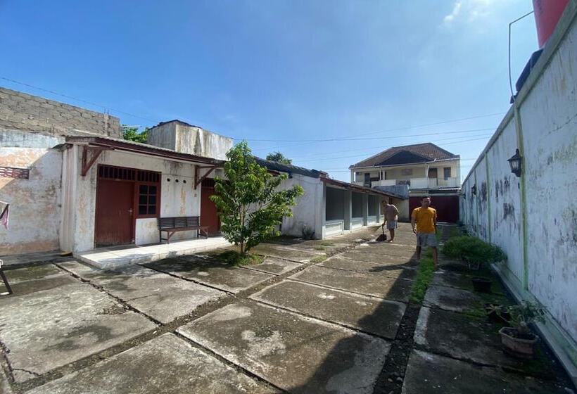 Spot On 93562 Hotel Kenanga 1