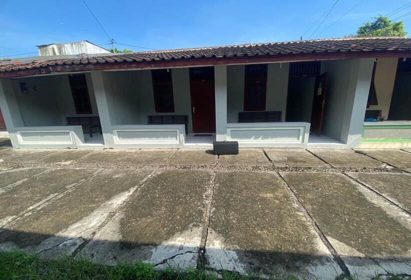 Spot On 93562 Hotel Kenanga 1