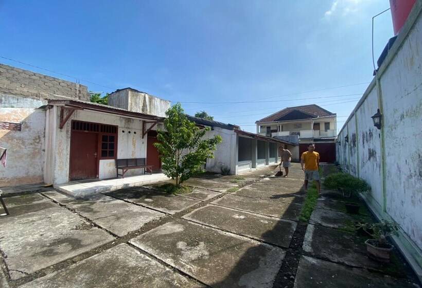 Spot On 93562 Hotel Kenanga 1