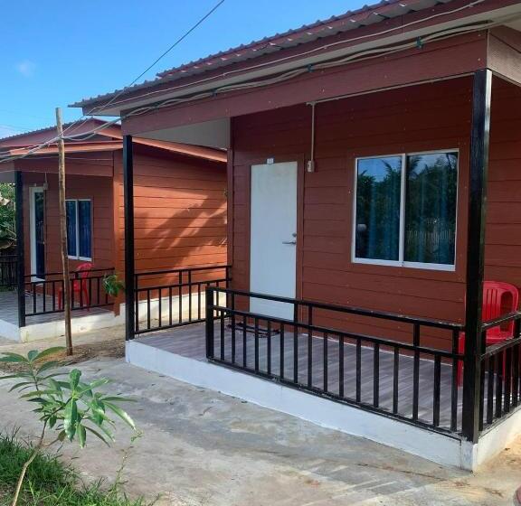 فندق صغير Maloop Cafe Bungalow