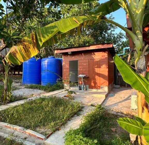 فندق صغير Maloop Cafe Bungalow