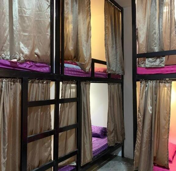 فندق صغير Maloop Cafe Bungalow