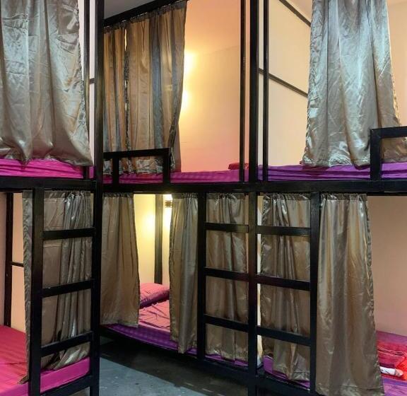 فندق صغير Maloop Cafe Bungalow