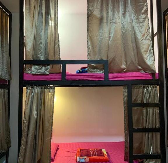 فندق صغير Maloop Cafe Bungalow