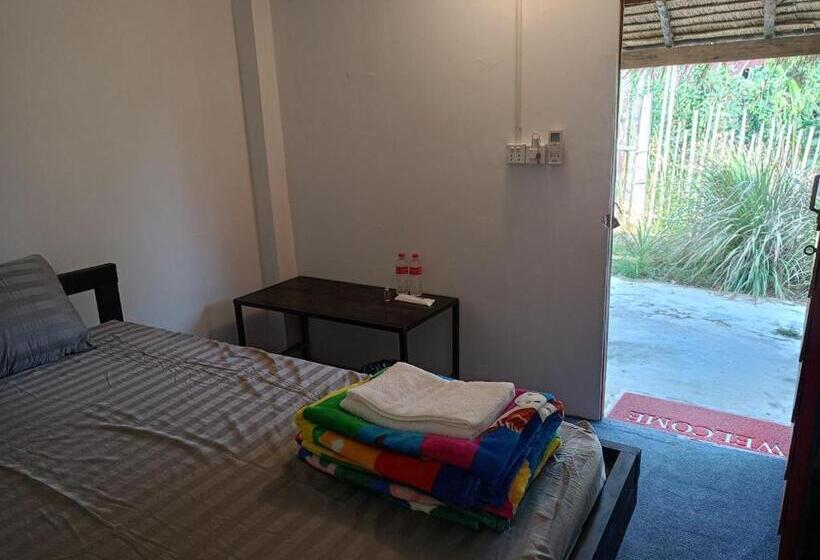 فندق صغير Maloop Cafe Bungalow