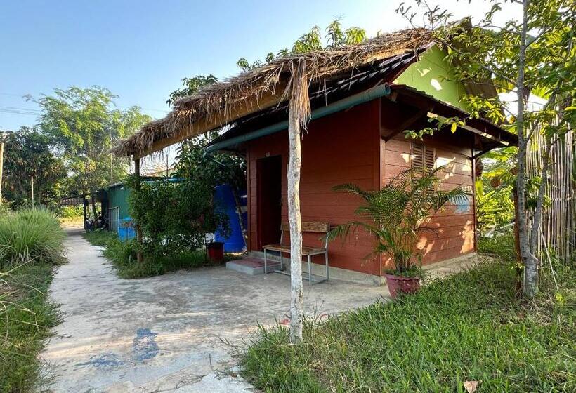 فندق صغير Maloop Cafe Bungalow