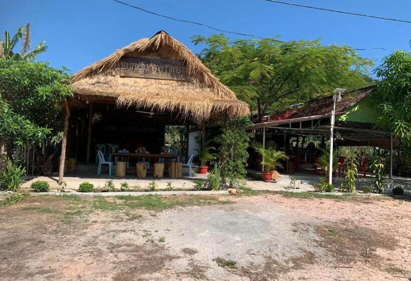 فندق صغير Maloop Cafe Bungalow