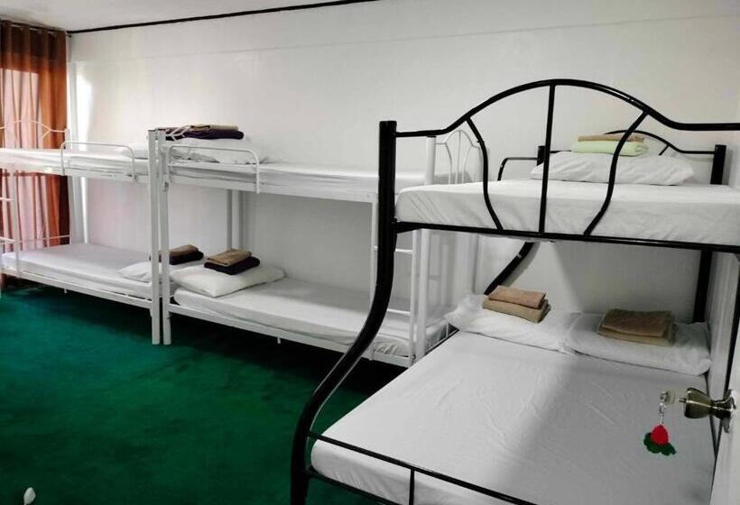 הוסטל Sassy S Place