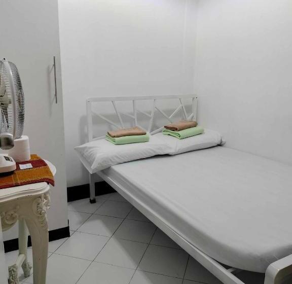 הוסטל Sassy S Place