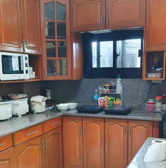 הוסטל Sassy S Place