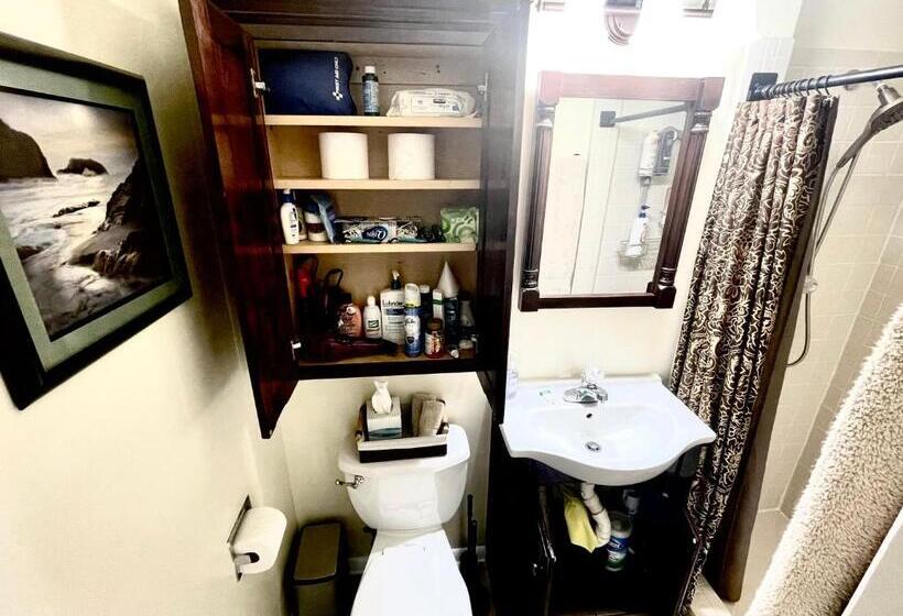 Bed and Breakfast 3mins.airport/fort Bliss Pet Friendly Washer/dryer