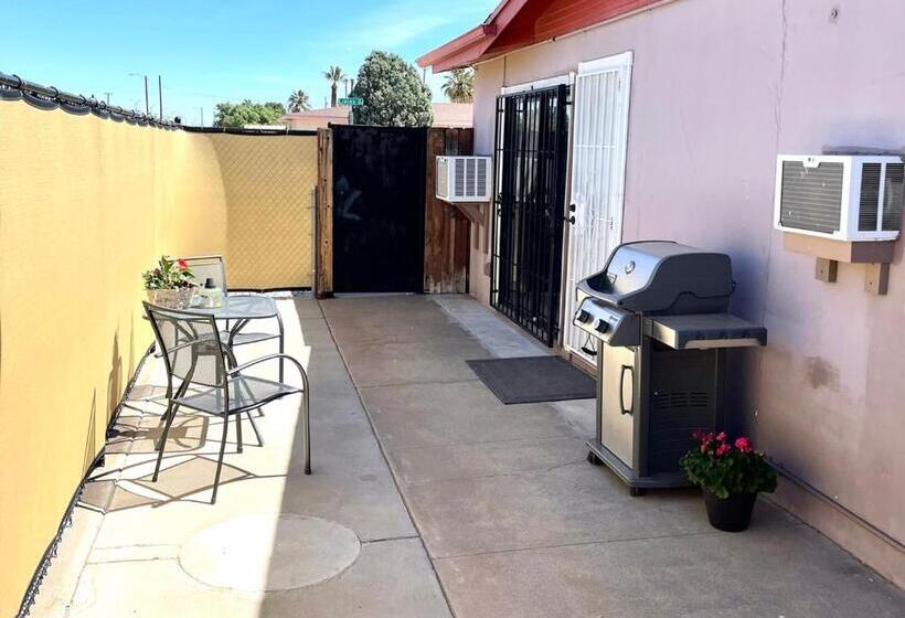 Bed and Breakfast 3mins.airport/fort Bliss Pet Friendly Washer/dryer
