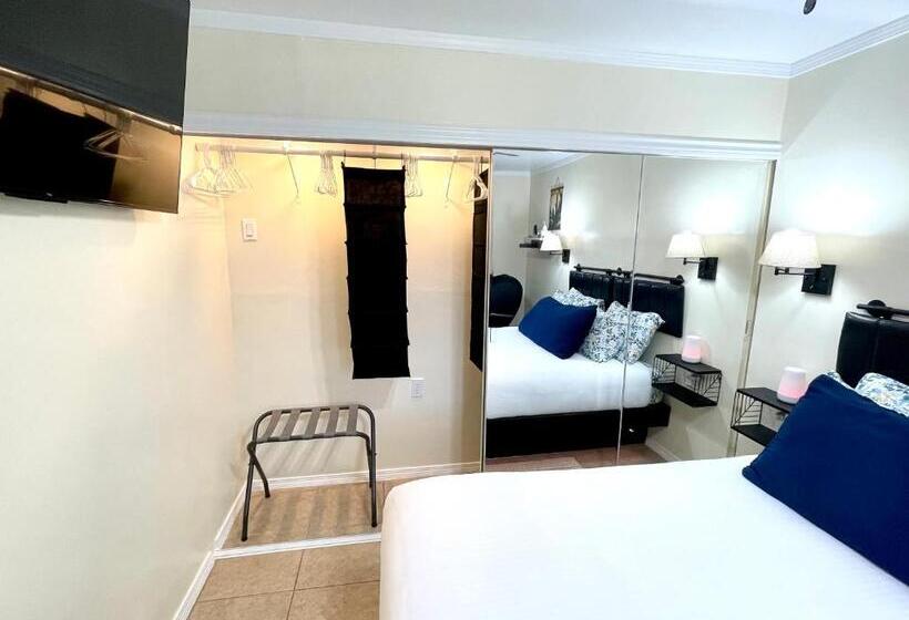 Bed and Breakfast 3mins.airport/fort Bliss Pet Friendly Washer/dryer