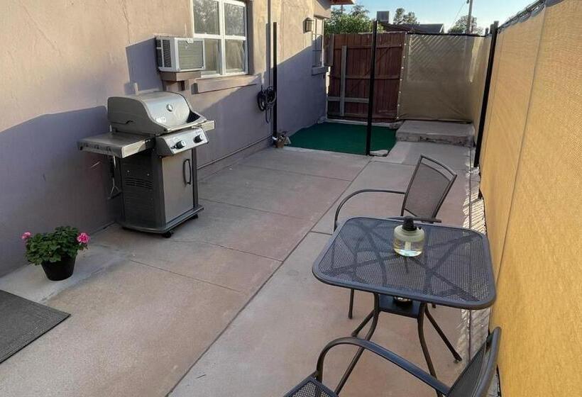 Bed and Breakfast 3mins.airport/fort Bliss Pet Friendly Washer/dryer