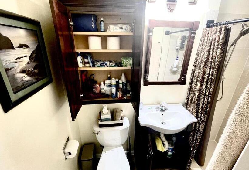 Bed and Breakfast 3mins.airport/fort Bliss Pet Friendly Washer/dryer