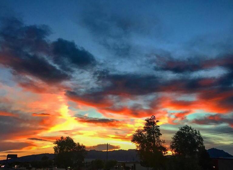 Bed and Breakfast 3mins.airport/fort Bliss Pet Friendly Washer/dryer