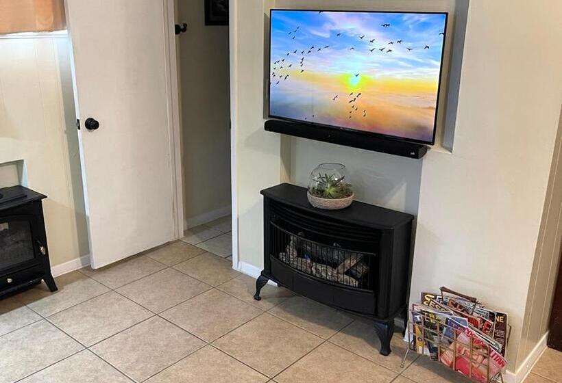 Bed and Breakfast 3mins.airport/fort Bliss Pet Friendly Washer/dryer