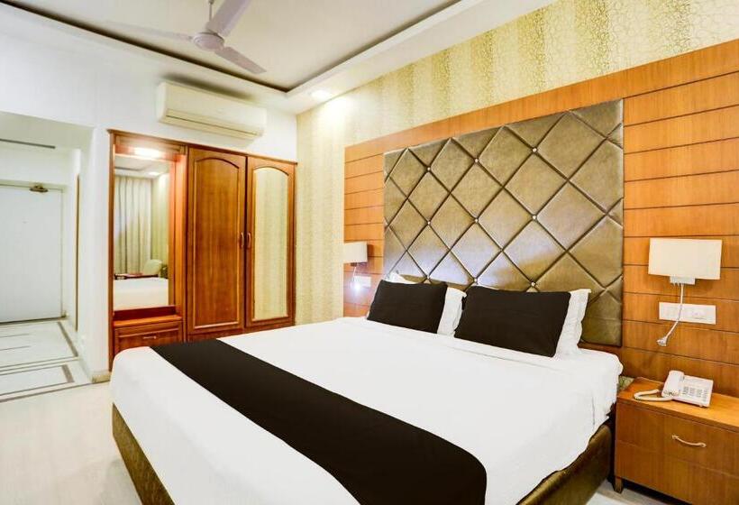 Collection O Hotel Khalsa Palace