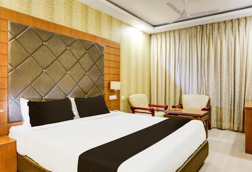 Collection O Hotel Khalsa Palace