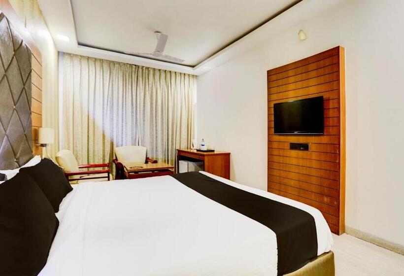 Collection O Hotel Khalsa Palace