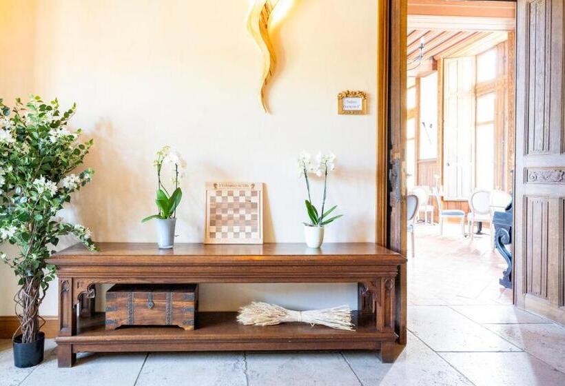 Отель Château De Tilly