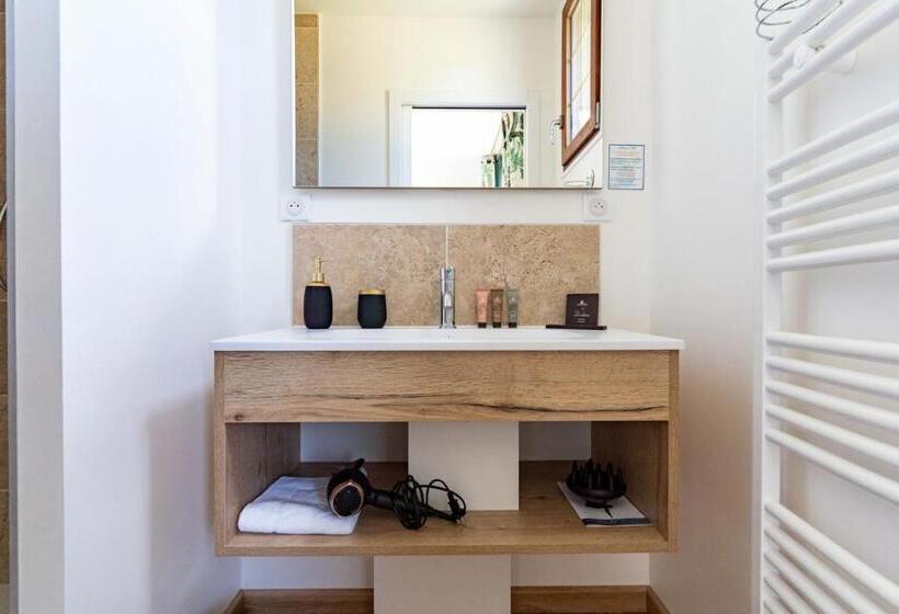 Отель Château De Tilly