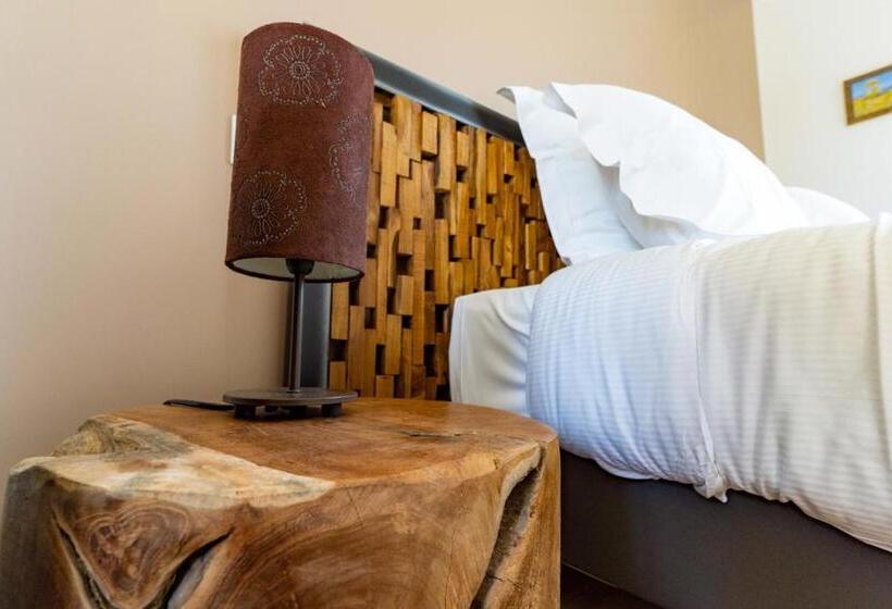 Отель Château De Tilly