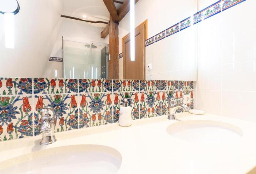 Отель Château De Tilly