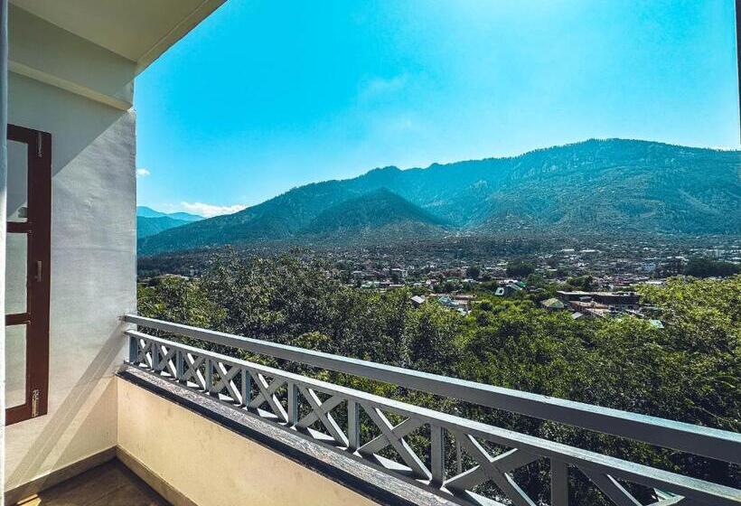 Отель Clover Inn By Offlimit Homes