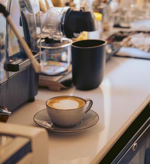 Отель Clover Inn By Offlimit Homes