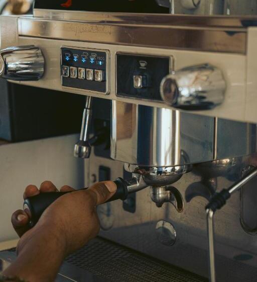 Отель Clover Inn By Offlimit Homes