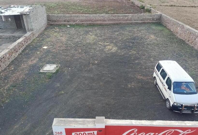 בית מלון כפרי Devkamal