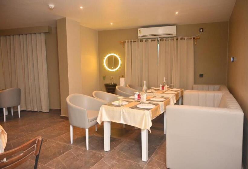 هتل Essence Grandeur