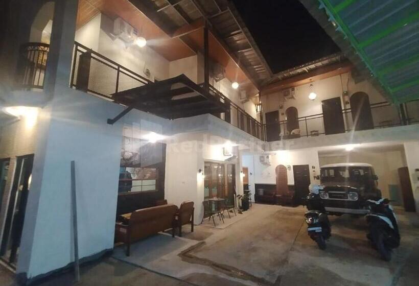 فندق House Of Tuwuh Syariah 2 Redpartner