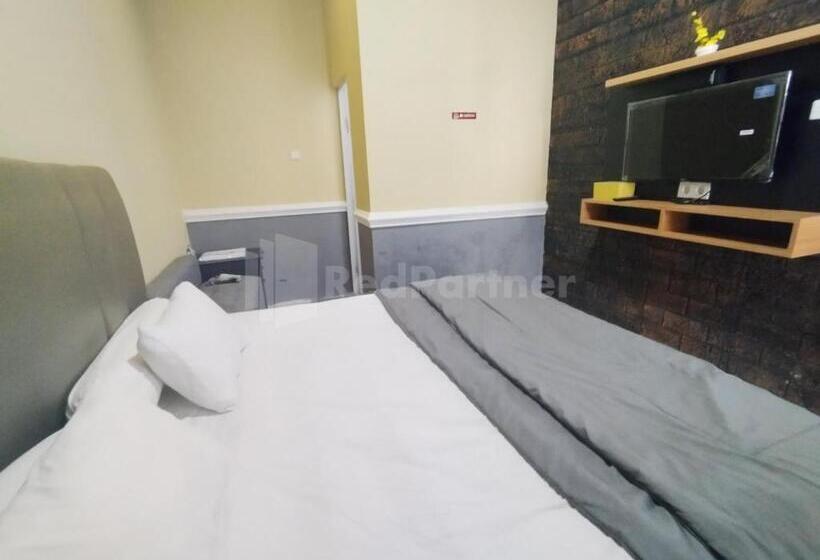 فندق House Of Tuwuh Syariah 2 Redpartner