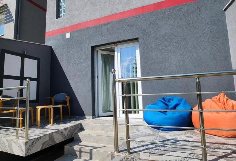 هتل Kompleksi Cfn Albania