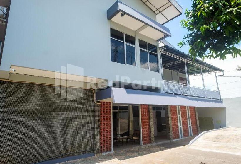 Отель Kostel Satu Semarang Redpartner