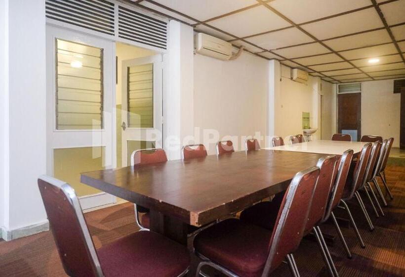 Отель Kostel Satu Semarang Redpartner