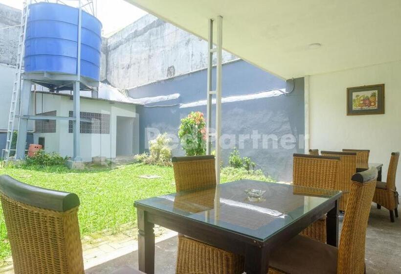 Отель Kostel Satu Semarang Redpartner