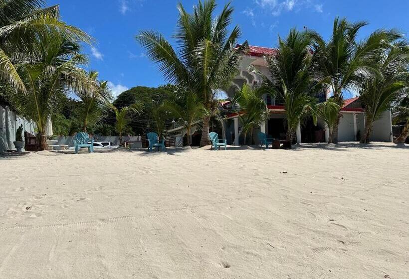 בית מלון כפרי Lawson’s Beach Resort