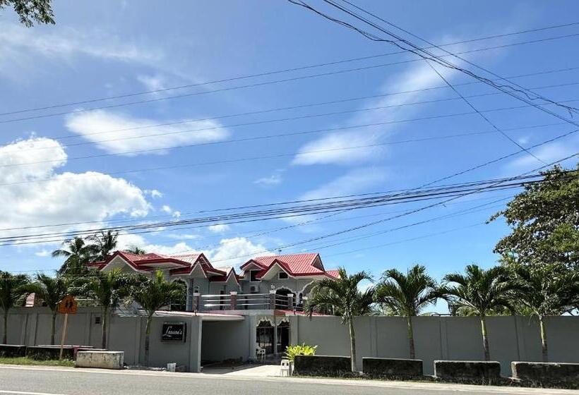 בית מלון כפרי Lawson’s Beach Resort