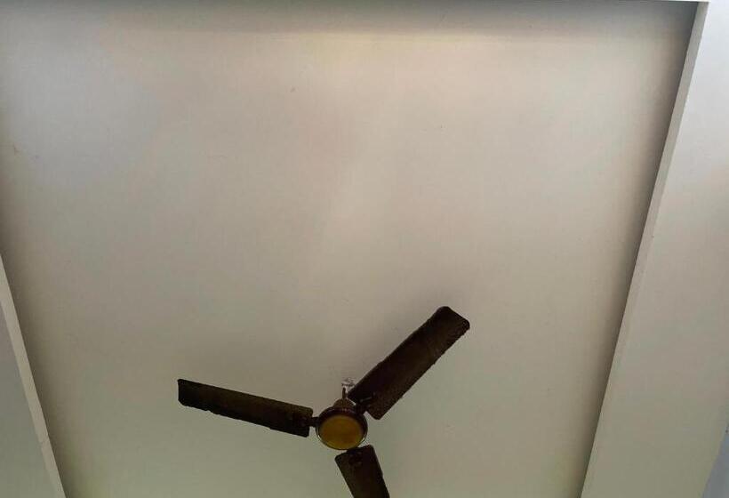 בית מלון כפרי Oyo Mannat Inn