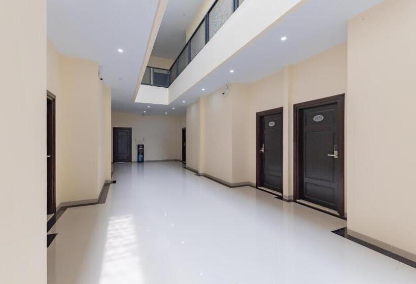 Отель Reddoorz Plus @ La Asiana Guest House