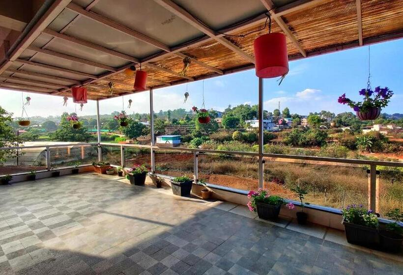 فندق Strawberry Land Resort